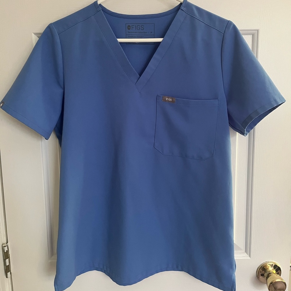Figs scrub top